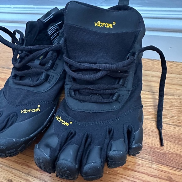Vibram V-Trek Insulated Women's Black NWOT Size EU 38 US 7.5-8 - Picture 2 of 9